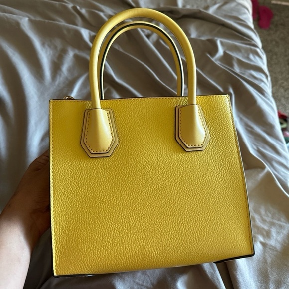 Michael Kors Mercer Crossbody bag Yellow - Picture 4 of 7